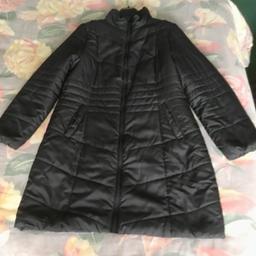 Hi,
A very nice warm black Coat,
Full front zip,
Nice light warm padding,
Black,
Size 12
2 front pockets,
By SimplyBe,
Perfect condition.
Postage £4.50
Thanks for looking.