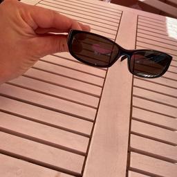 schmale Esprit Sonnenbrille inkl. Etui noch nie getragen zu verkaufen.
Abholbereit in 67227 Frankenthal