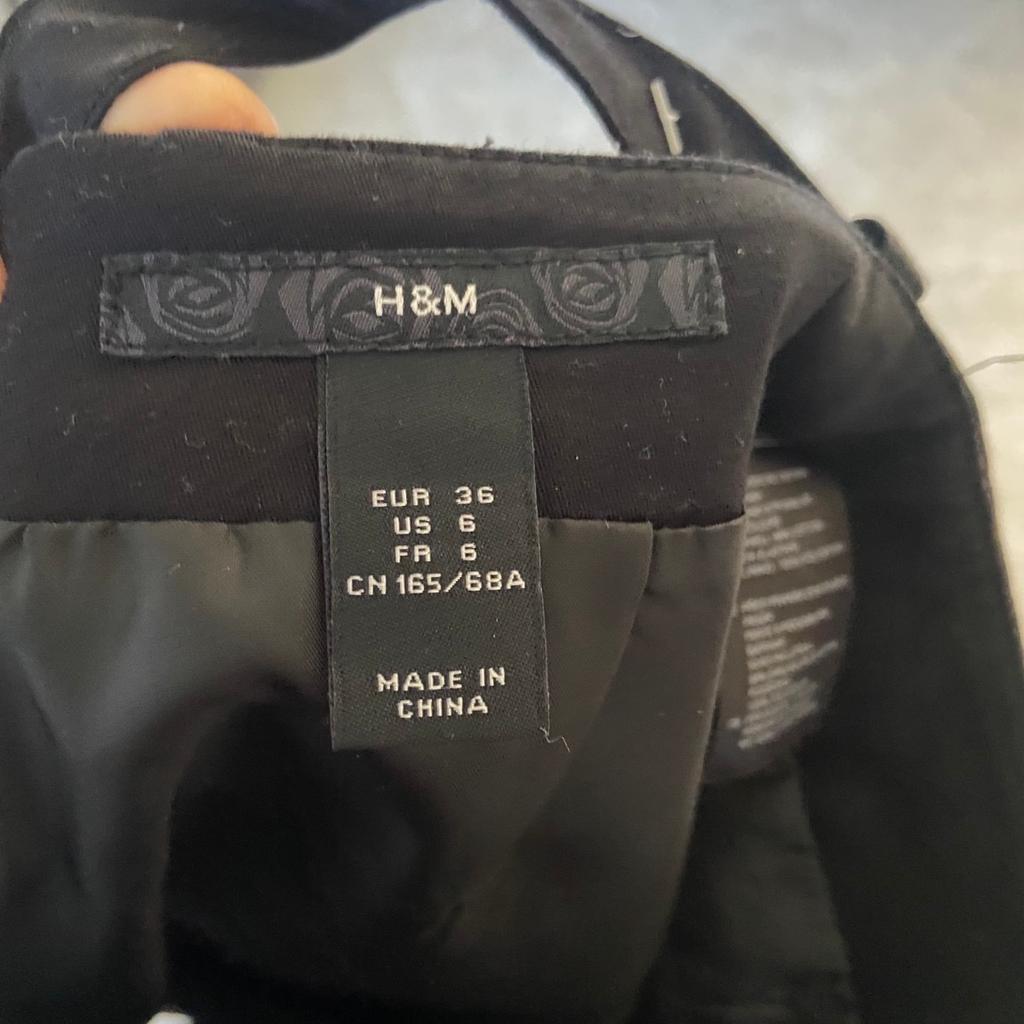 H&M Minirock mit Gürtel Gr. 36
Aus Baumwolle

Versand zzgl. 2,25€ unversichert oder
5€ versichert

PayPal Freunde / Überweisung möglich.

Privatverkauf keine Garantie und keine Rücknahme.