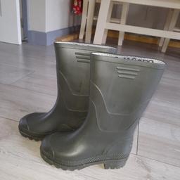 boys size 13 green khaki wellies. used once so in great condition! collection only b26