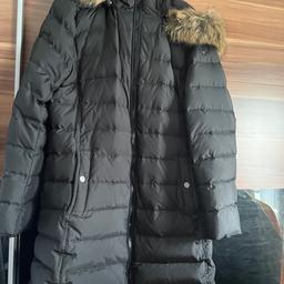 Verkaufe meinen neuwertiger vielleicht 5 mal getragenen Tommy hilfiger Mantel  in schwarz

Größe xL
Neupreis 299€!

Privatverkauf Rücknahme und Garantie ausgeschlossen