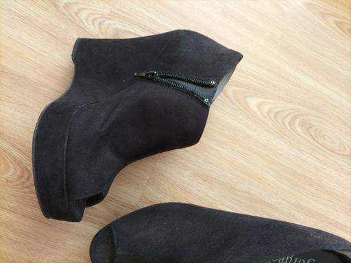 Buy & Sell Peterborough Westwood - Peterborough - Photos for New look size 5 black wedge shoe/boots