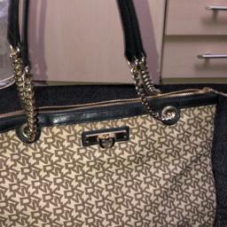 womens shoulder chain bag in good condition
