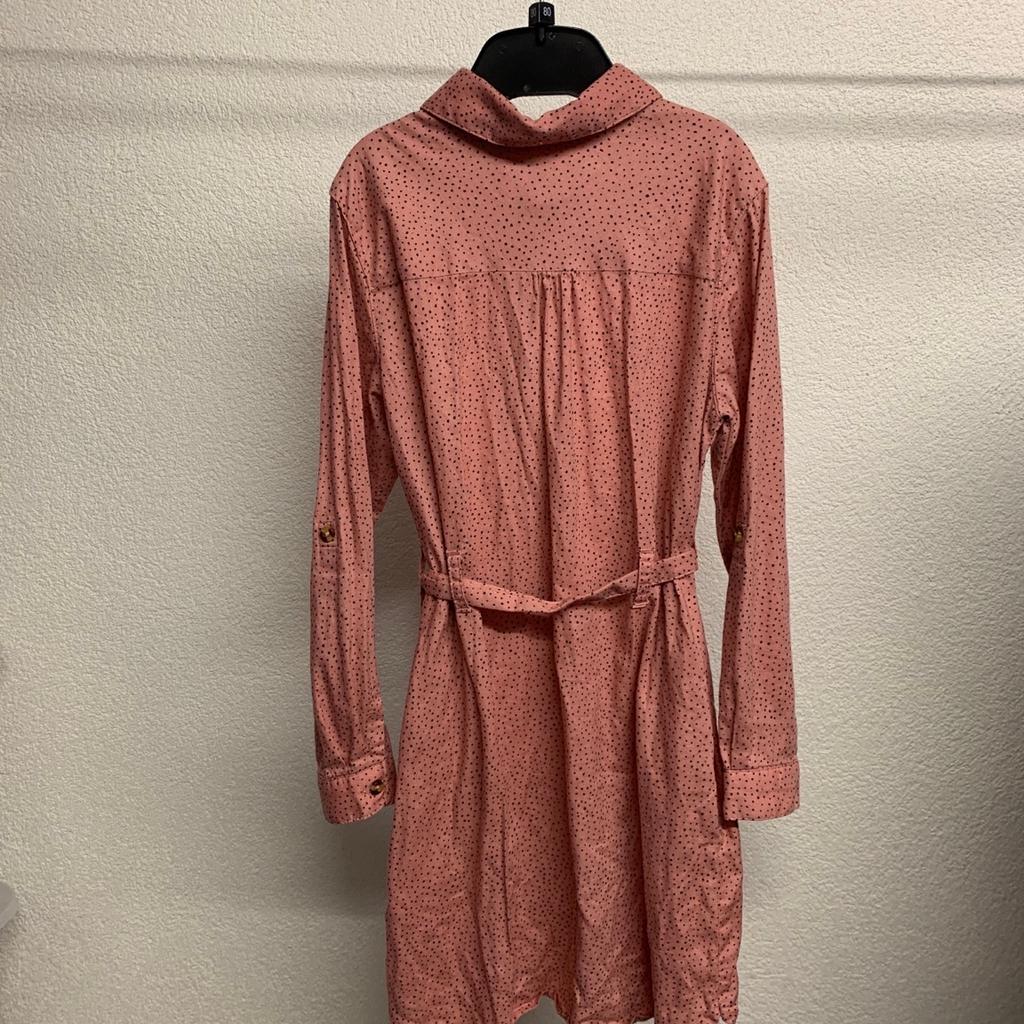 Hallo,

ich verkaufe hier ein langärmeliges rosa Kleid mit schwarzen Punkten in der Größe 116 von H&M für 8 € in Landau oder auch gerne bei Übernahme der Kosten per Versand