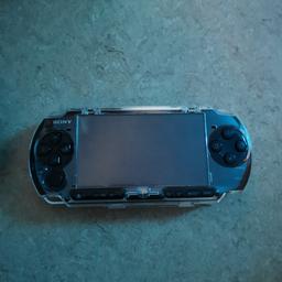 Biete hier eine sehr gut erhaltene voll funktionstüchtige Sony PSP mit Schutzcase, Tasche, 22 Spielen einem Film und Ladekabel an.
Alles funktioniert einwandfrei. Auch der Akku ist noch top.
Abholung und Versand möglich