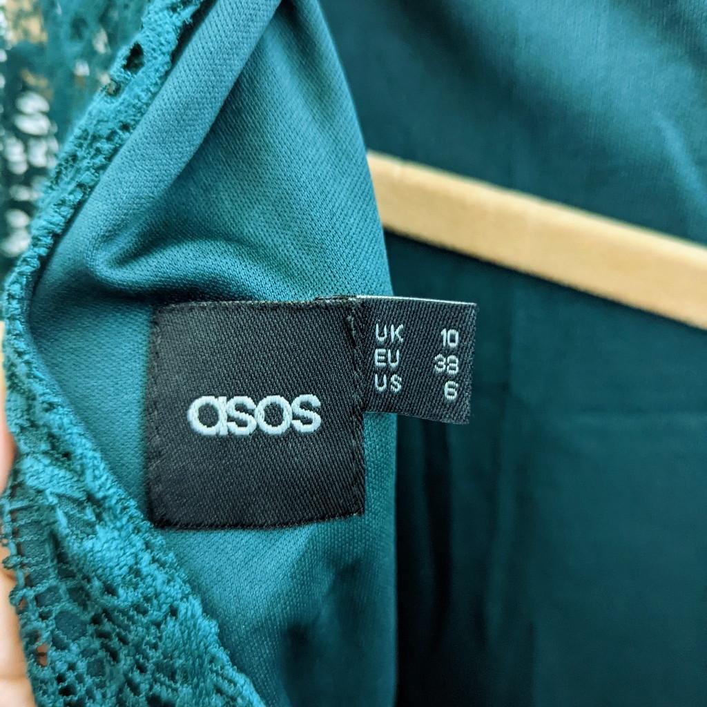 This lacy green/teal dress from ASOS is in an excellent condition with no signs of wear and tear. It's elasticated in the waist and will fit size 10 (but also 12 in my view).
Collection from West Acton (W3) / Ealing (W5)
Could be posted.
Please check the other dresses in my listings.