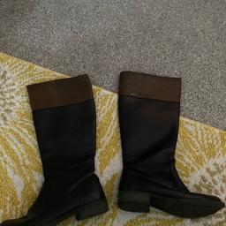 Ladies high leg leather boots with side zip
Size 6
Good condition