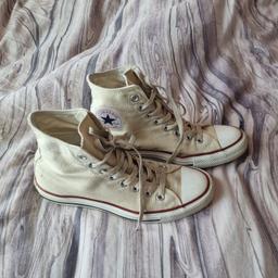 Cream converse.
Have some wear and flaws but plenty of wear left :)
Any questions please just ask x