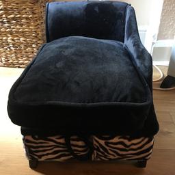 Never used. Black, and base in animal print , with small lift up drawer space. Really soft and cozy, with detachable cushion.
Stylish and snuggly.
Looking for a new home.