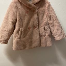 Verkaufe Kinder Mantel in Größe:98.
Wurde sehr wenig getragen daher wie neu!
Keine Flecken oder Löcher

Versandkosten trägt der Käufer
