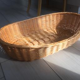 Lovely wicker basket suitable for either cats or small/medium sized dogs.
It has been used, but still in great condition.
Measures approx 84cm x 54cm, and stands approx 18cm tall at the back.
Collect from near the ski slope in Bracknell.