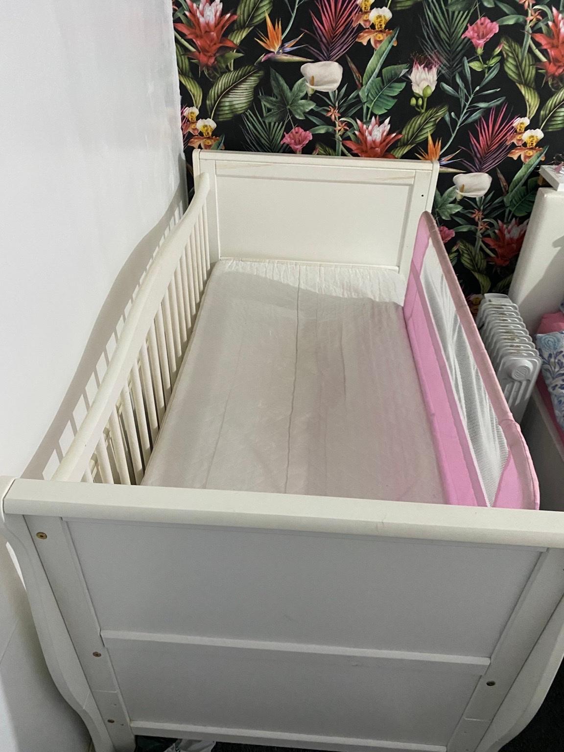 Second hand cot beds hotsell for sale