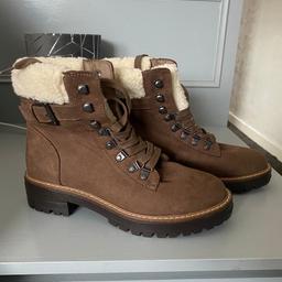 Selling new brown boots, size 6 primark