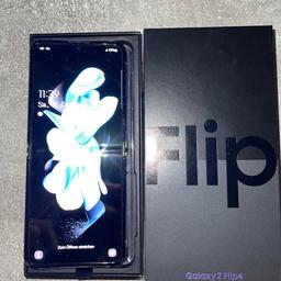 Zum Verkauf steht ein Samsung Galaxy Z Flip 4, das Handy ist 1 1/2 Monate erst alt und keine Gebrauchsspuren oder Kratzer (wie neu) hat 128GB und ist in der Farbe lila für 600€ vhb