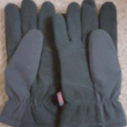 Unworn Ozero size M gloves and esquire scarf.
As new cond.
Fy3 layton or post