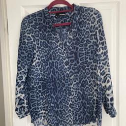 I’m selling a stunning THE KOOPLES 100% silk collarless animal print shirt. 
Size XS but would ask suit a size Small. Measurement from underarm to underarm is 19”.
In excellent condition.