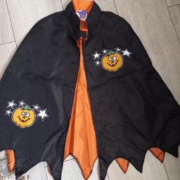 Halloween Cape New with tags
can be reversible 
collection only 
prob age 3 to 6 aprox