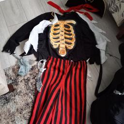 Halloween pirate outfit age 12 to 13
includes hat knife bottoms and top
has been worn so may have some wear
collection  only