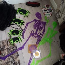 Halloween bundle
two large hanging skeleton 
one long spider decoration
large spider Web
skull decoration 
beware sign
Halloween costume x 2 
collection only I cannot post