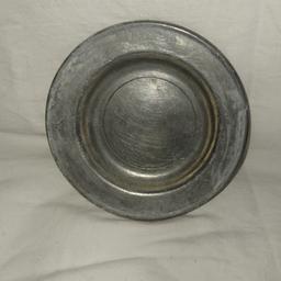 Homeware / Ornament / Decorative / Bargain / Sale
Brushed Silver Candle Plate / Stand
Size 12.5 cm Diameter 
For Condition, Please see photographs
From a clean smoke free home
(312)
Any Questions please ask 
I Sell New, Vintage and Pre-Owned items,
Some have expected wear, minor marks etc.
Please check Photos before purchasing.
I am also selling various other items have a look.
