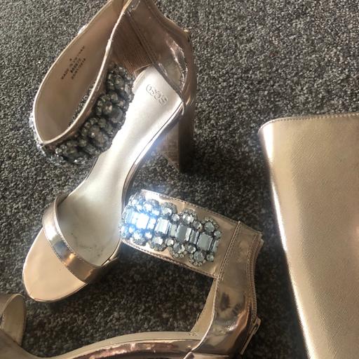 Buy & Sell West Yorkshire Leeds - Photos for Gold diamanté sandals with matching clutch