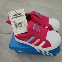 Schuhe sind Neu mit Etikett und Karton

Farben: pink weiß

- super leicht
- Stoff
- zum reinschlüpfen

-- gekauft , gestanden und nun leider zu klein

Originalpreis: 55€

** Versand möglich