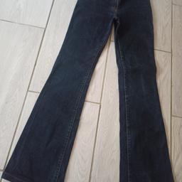 Vendo jeans donna ORIGINALE marca MISS SIXTY. Tg 26 , color blu denim, in tessuto 78% cotone, 20% poliammide e 2% elastico. Leggermente ampi sul fondo, hanno un'ottima vestibilita' e aderenza. Pari al nuovo. Per altre informazioni contattatemi.