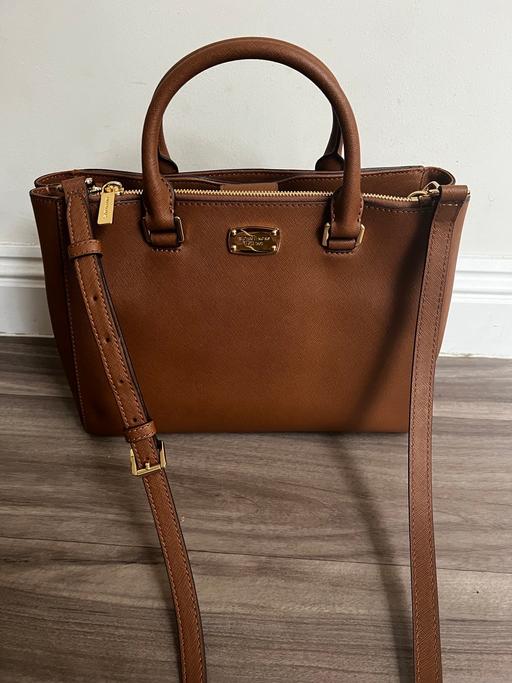 Buy & Sell Reading - Photos for Michael kors tan Bag