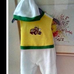 gorgeous embroidery, very clean. Only worn once by the doll. Fits 18- 22 inch reborn baby.