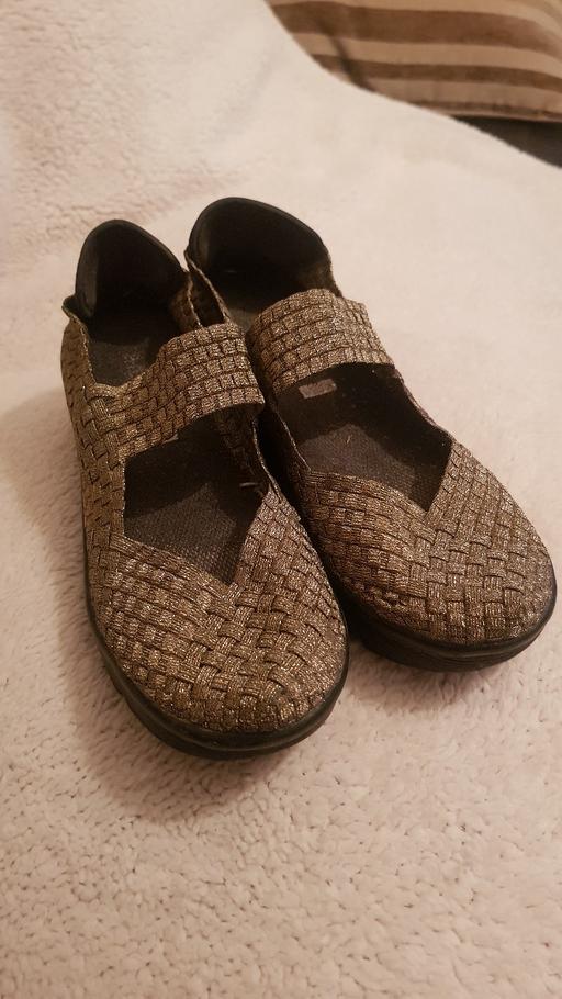 Buy & Sell West Midlands Dudley - Photos for COMFY GOLD/BLACK SHOES SZ 6