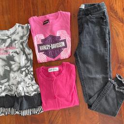 Bekleidungspaket bestehend aus:

1 T-Shirt
1 Jeans
1 Strickjacke
1 Shirtkleid

Marken: Calvin Klein, Harley Davidson, H&M

Gepflegter Zustand

Privatverkauf- jegliche Garantie, Gewährleistung und Rücknahme ausgeschlossen