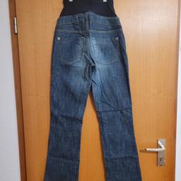 Sehr bequeme Jeans mit sehr breitem Stoffbund für den Babybauch.
Auch für schlanke Schwangere sehr gut geeignet.
Leichte Gebrauchsspuren am linker Beinnaht (siehe Foto).
