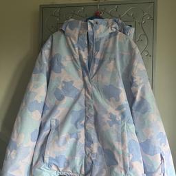 Girls thick quilted coat from Mountain Warehouse as new never worn size 11/12 years fleece lined with two inside pockets £12 collection only Elm Park