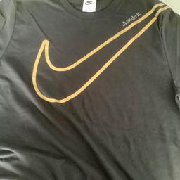 Men’s black Nike T-shirt with gold tick
Size Medium
Excellent condition 

Buyer to collect from Dy5
