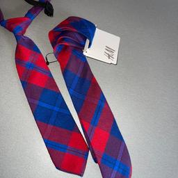 nder Krawatten noch neu und unbenutzt Etikett hängt noch dran

Bei einem Einkauf von über 35€ gibt es den Versand gratis dazu