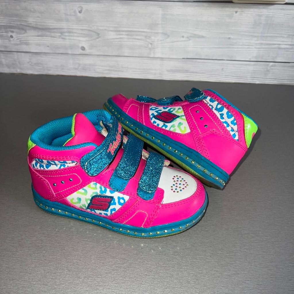 Mädchen Glitzer Schuhe Skeschers noch super gut erhalten fast neu

Bei einem Einkauf von über 35€ gibt es den Versand gratis dazu