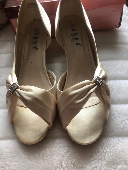 Buy & Sell Lancashire West Lancashire - Photos for CREAM/IVORY SATIN SHOES -Size 8