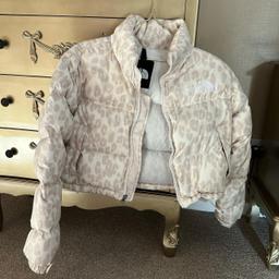 ■ PRICE: £235

■ SIZE: MEDIUM (SIZE 12-14)

■ CONDITION: NEW
▪ Still with tags

■ INFO: 
▪ Brand: The North Face
▪ Colour: White/ivory with a leopard print pattern
▪ Style: Cropped length
▪ Zip fastening, side pockets + 100% polyester
▪ Bought for £235+

■ IMPORTANT:
▪ Selling as Sister bought the wrong size but took too long to return it
▪ Cash on collection

---

Tags: manchester Gorton Ashton Denton Openshaw Droylsden Audenshaw hyde tameside north west salford ancoats stockport bolton reddish oldham fallowfield trafford bury cheshire longsight worsley nuptse jacket nuptse coat winter down coat coats jackets ladies womens size 8 size size 10 size 14 size 12