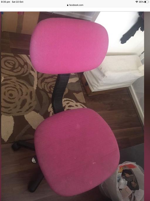 Buy & Sell West Midlands Birmingham - Photos for Pink wheel swivel office makeup chair