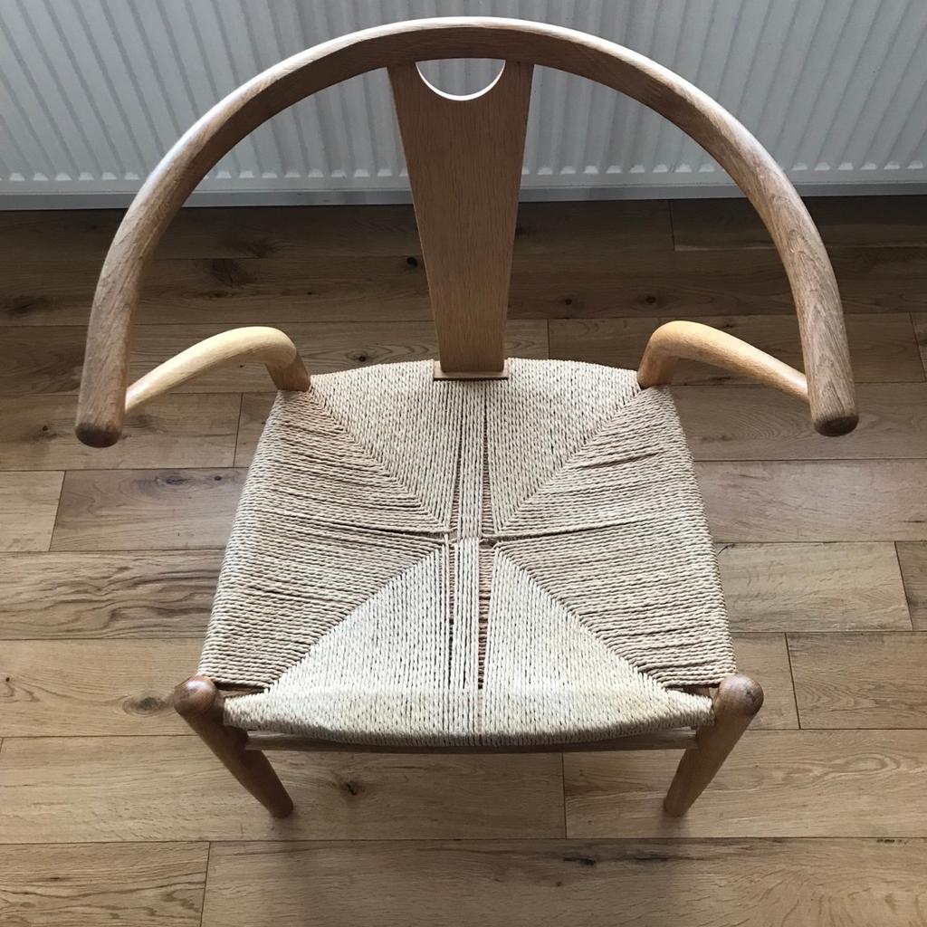 A Scandinavian dining chair "beak chair" using solid ash . The charm of the Beak Chair is the curved wood that wraps around the back, the wide seat surface, the angle of the arms, and the balance between curves and straight lines.
Size (cm)
width 56
depth 52
height	73
seat height 42
Cash upon collection