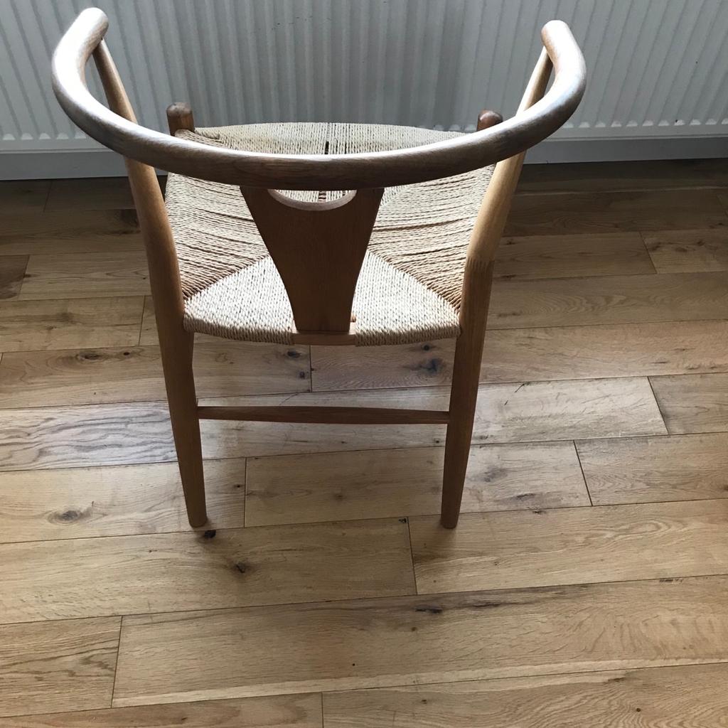 A Scandinavian dining chair "beak chair" using solid ash . The charm of the Beak Chair is the curved wood that wraps around the back, the wide seat surface, the angle of the arms, and the balance between curves and straight lines.
Size (cm)
width 56
depth 52
height	73
seat height 42
Cash upon collection