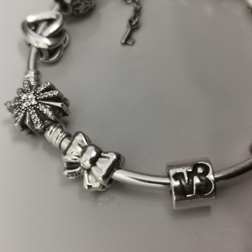 Great condition
Charms are £12 each or 2 for £20
Snowflake bangle bracelet is £24
More on my page