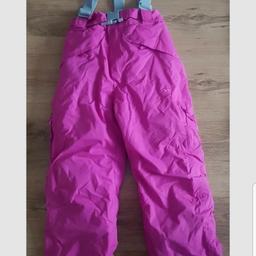Girls Tresspass Insulated Salopettes/Ski Trousers.
Age 5/6
Very Good Condition