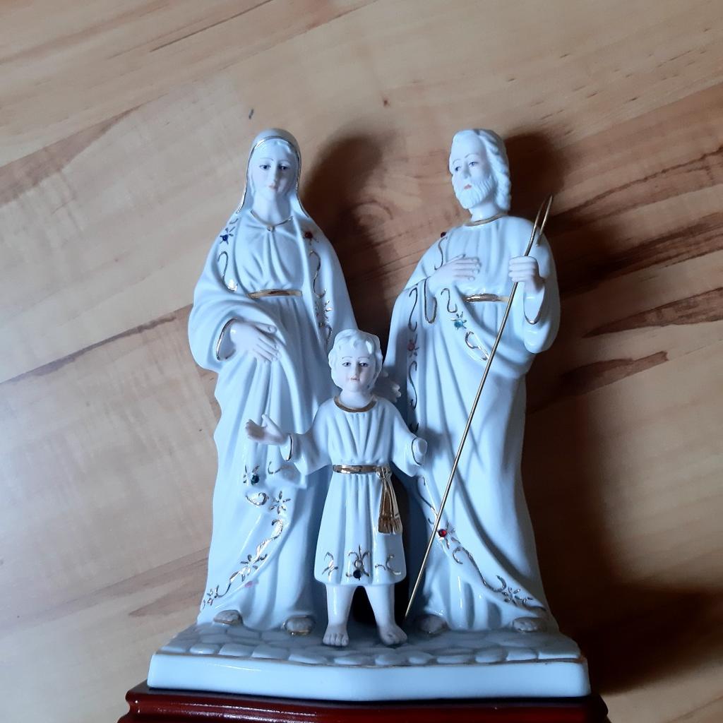Heilige Familie
Figur aus Porzellan
Größe ca.22 cm