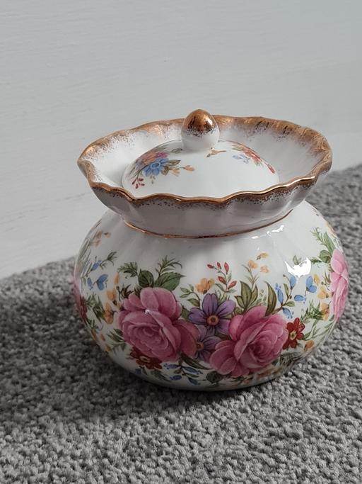 Buy & Sell Derbyshire South Derbyshire - Photos for Small Fenton China Round Trinket Pot