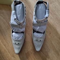 Leather
2" wedge heels
Sparkly straps
EU 41 / UK 7