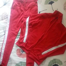 Excellent condition worn once
Zip jacket n matching bottoms both size small (10)