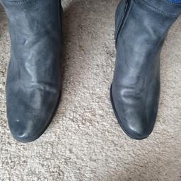 Leather ZNK comfort chelsea style boots size 5. Still very nice condition, slight blemish marks on the brown leather patch on the right boot. Zip and elastic fastening.