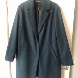 New look long coat been worn once excellent condition size 16
**COLLECTION ONLY**