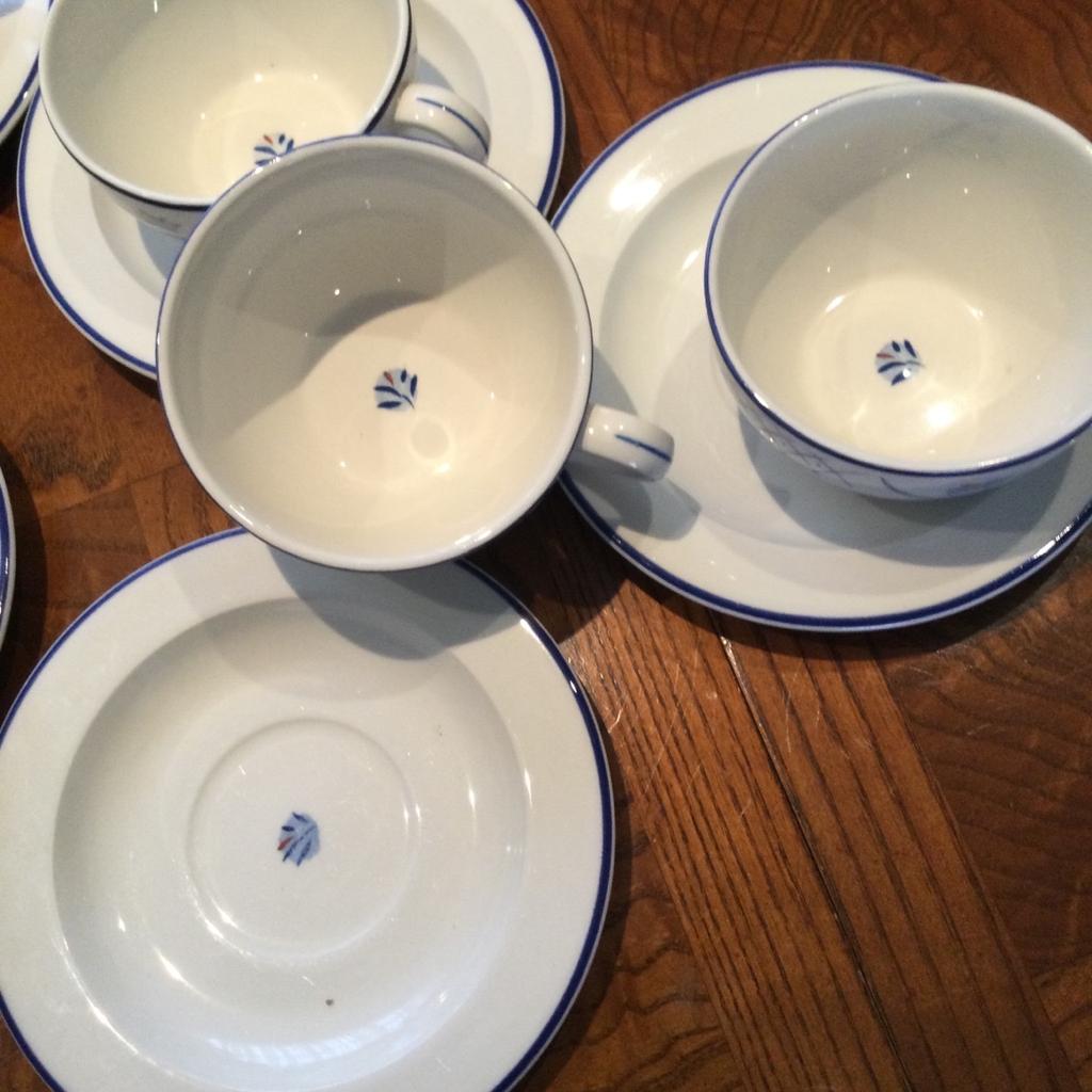 Habitat,Blue and White Cups & Saucers Retro Vintage Conran Barton
Used
Good condition

We have 7 of this beautiful cups and saucers= £15

Free personal Collection
From Hyde Park